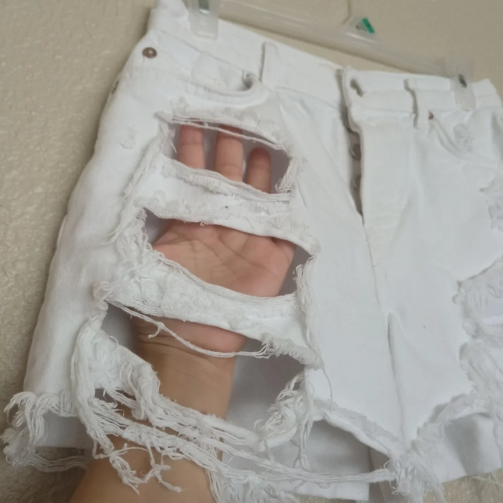 Free‎ People We The Free Maggie Mid-Rise Denim Distressed Shorts-White-Size 26